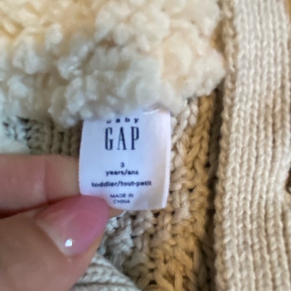 Gap Nitt sweater size 3 toddler - Picture 2 of 4